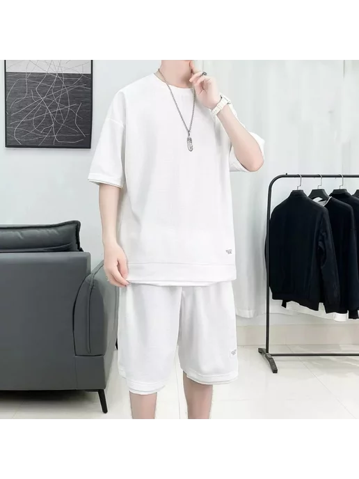 Спортивный костюм футболка и шорты